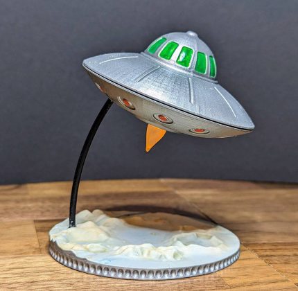 Invasion__The_electric_tea_light_UFO